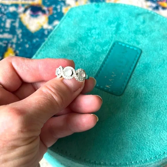 14kt Gold (white) 3 gorgeous aqua marine stones encrusted with Diamonds. Gorgeou